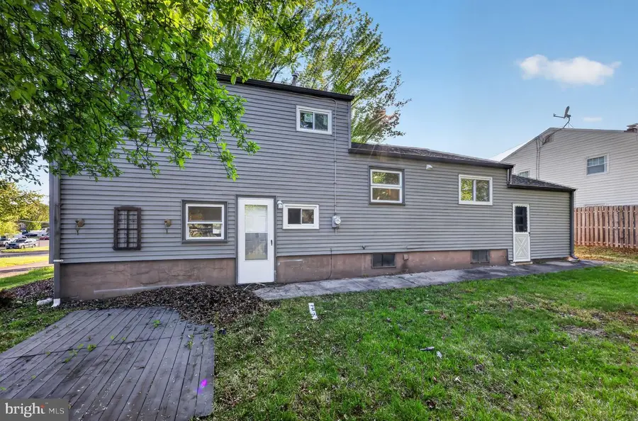 1976 Arena Dr, Hamilton, NJ 08610 - #2