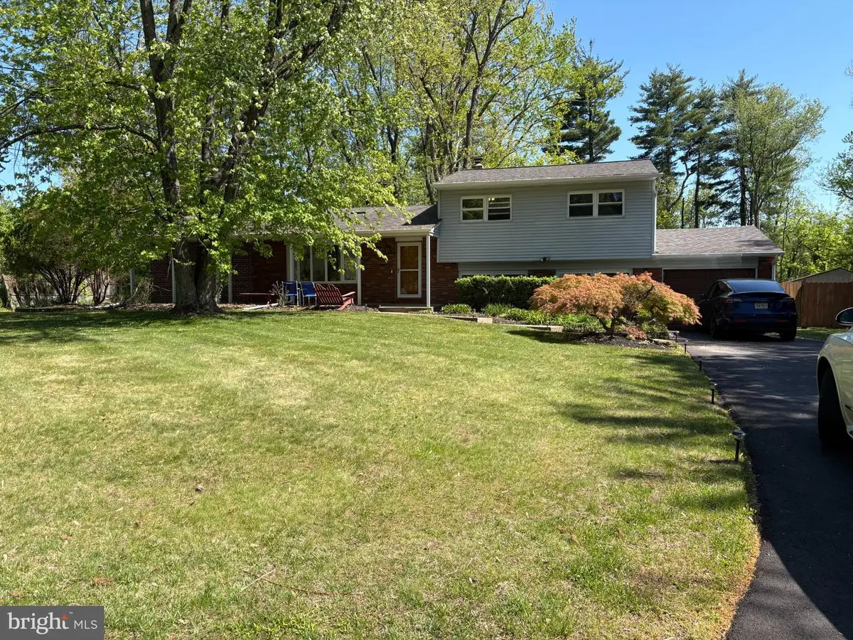13 Glenview Dr, Princeton, NJ 08540 - #1