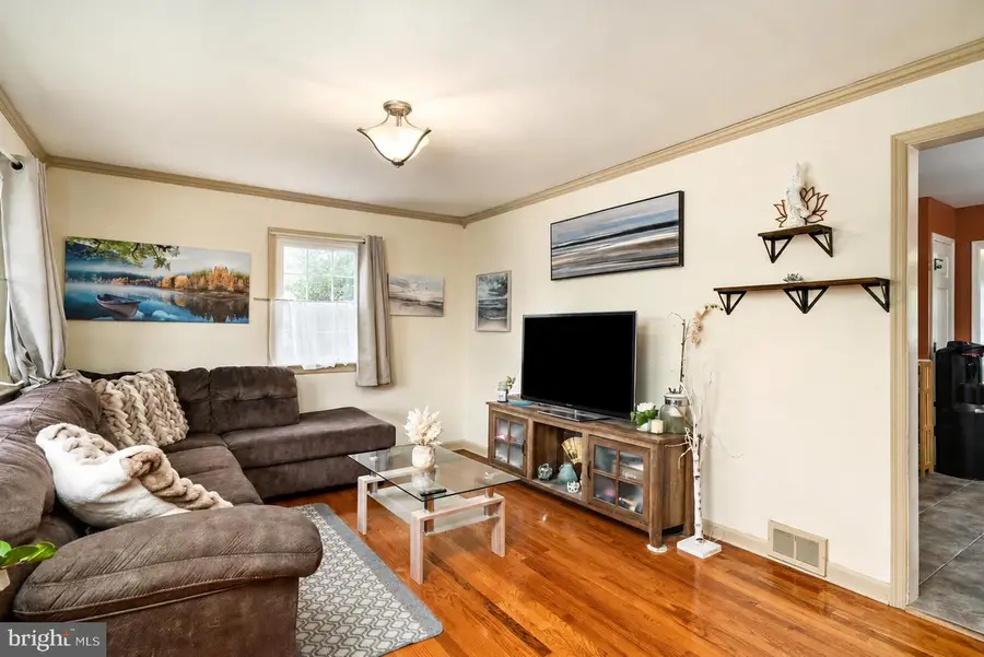 9 Alton Rd, Hamilton, NJ 08619 - #3