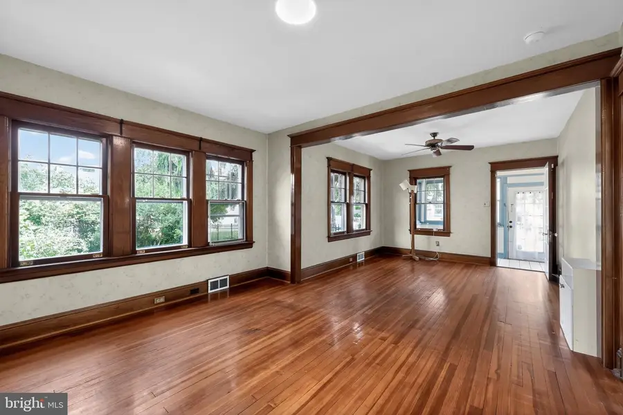 40 Beal St, Hamilton, NJ 08610 - #3