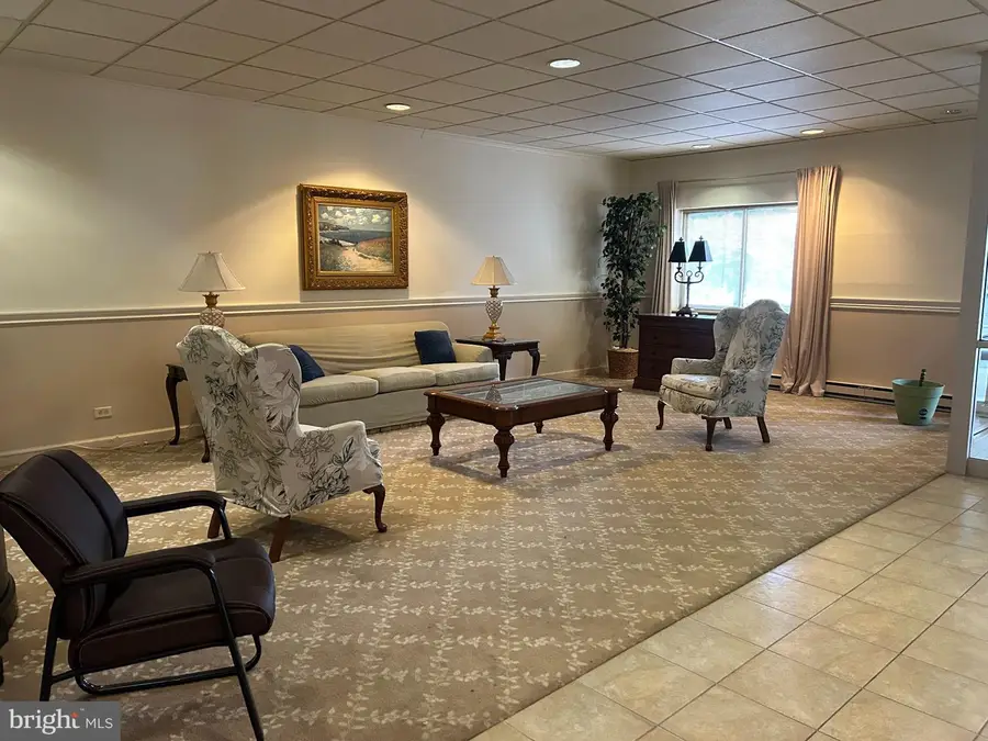 860 Lower Ferry Rd #6m, Ewing, NJ 08628 - #3