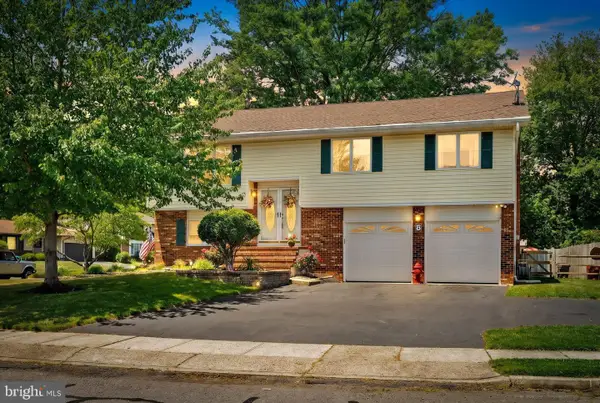 8 Quaint Lane, HAMILTON, NJ 08690