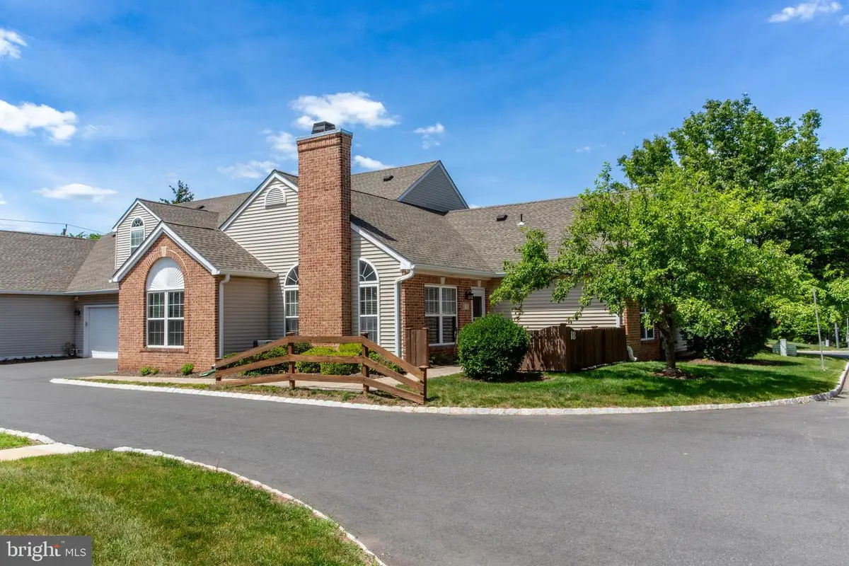 18 Woolsey Ct, Pennington, NJ 08534 - #1