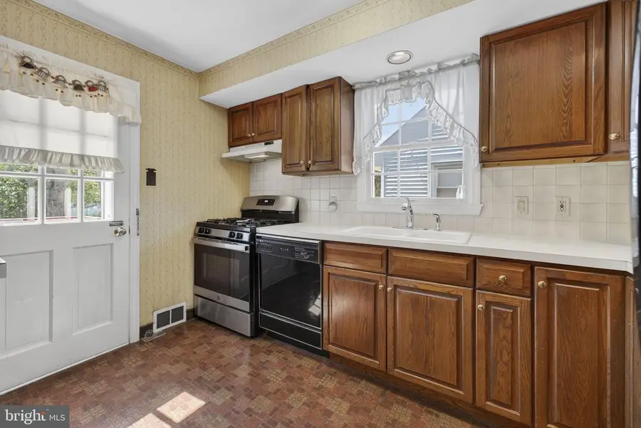 4 Gregory Dr, Hamilton, NJ 08690 - #3