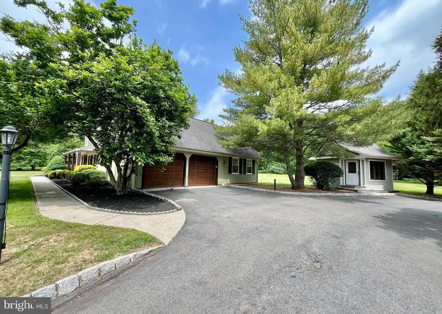 6 Aqua Ter, Pennington, NJ 08534 - #2