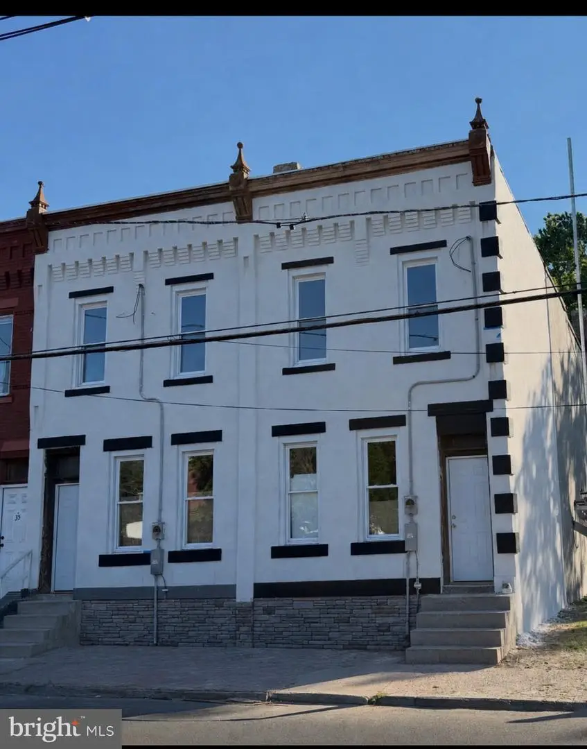 31 Chambers St, Trenton, NJ 08609 - #1