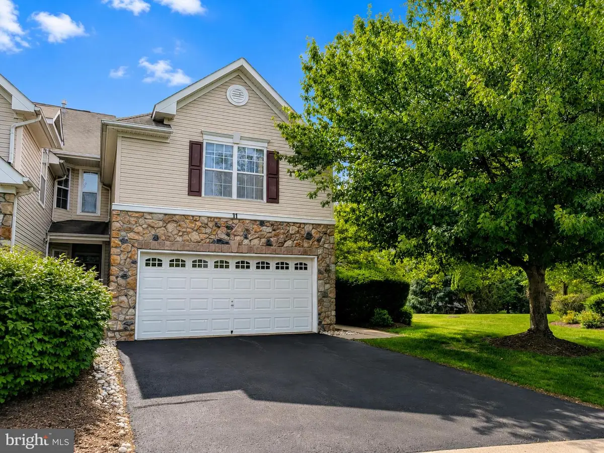 11 Miller Cir, Pennington, NJ 08534 - #1