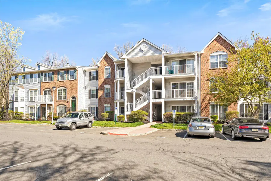 18 Versailles Ct, Hamilton, NJ 08619 - #2
