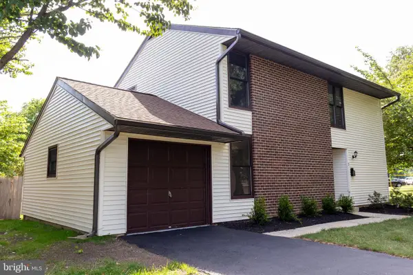 2 Enfield Dr, EAST WINDSOR, NJ 08520