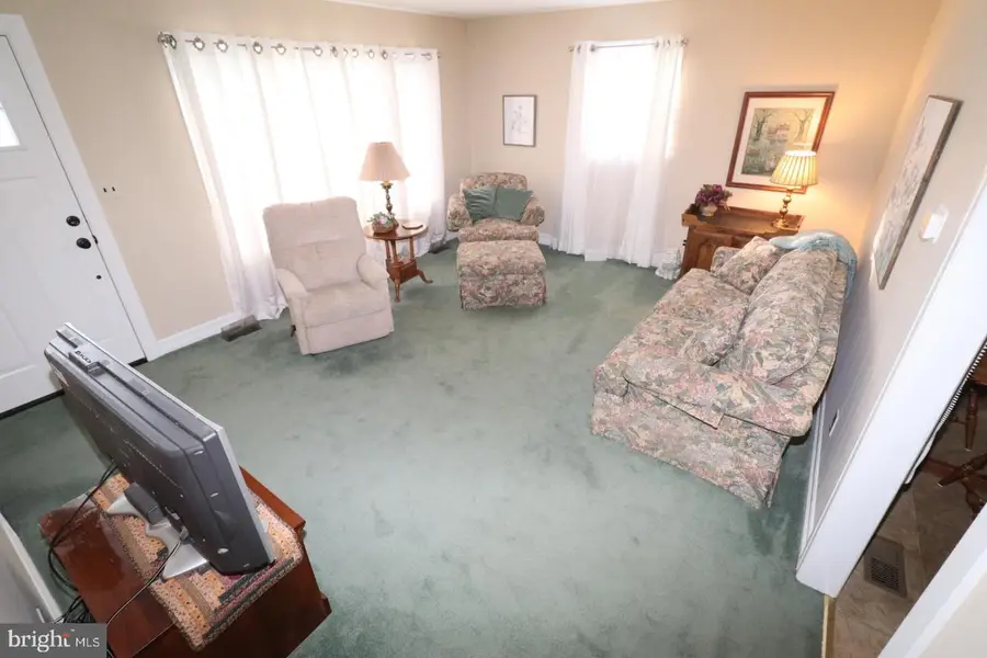 12 Phaeton Dr, Hamilton, NJ 08690 - #3