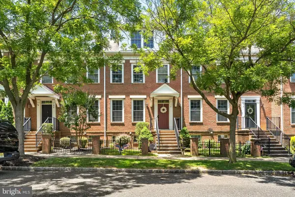 178 Burnet Cres, ROBBINSVILLE, NJ 08691