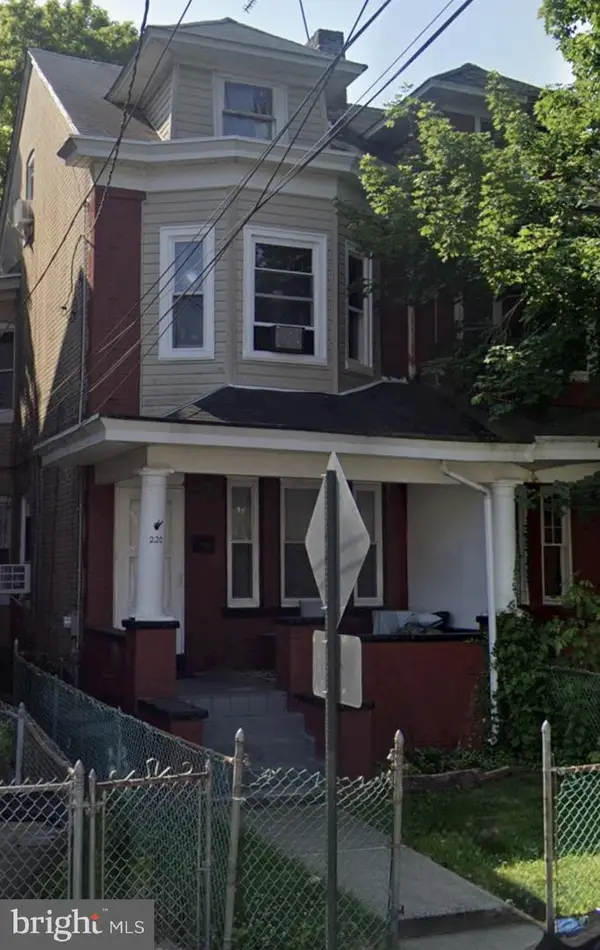 220 Highland Ave, TRENTON, NJ 08618