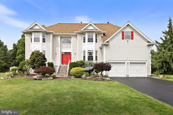 7 Taft Ct, EAST WINDSOR, NJ 08520