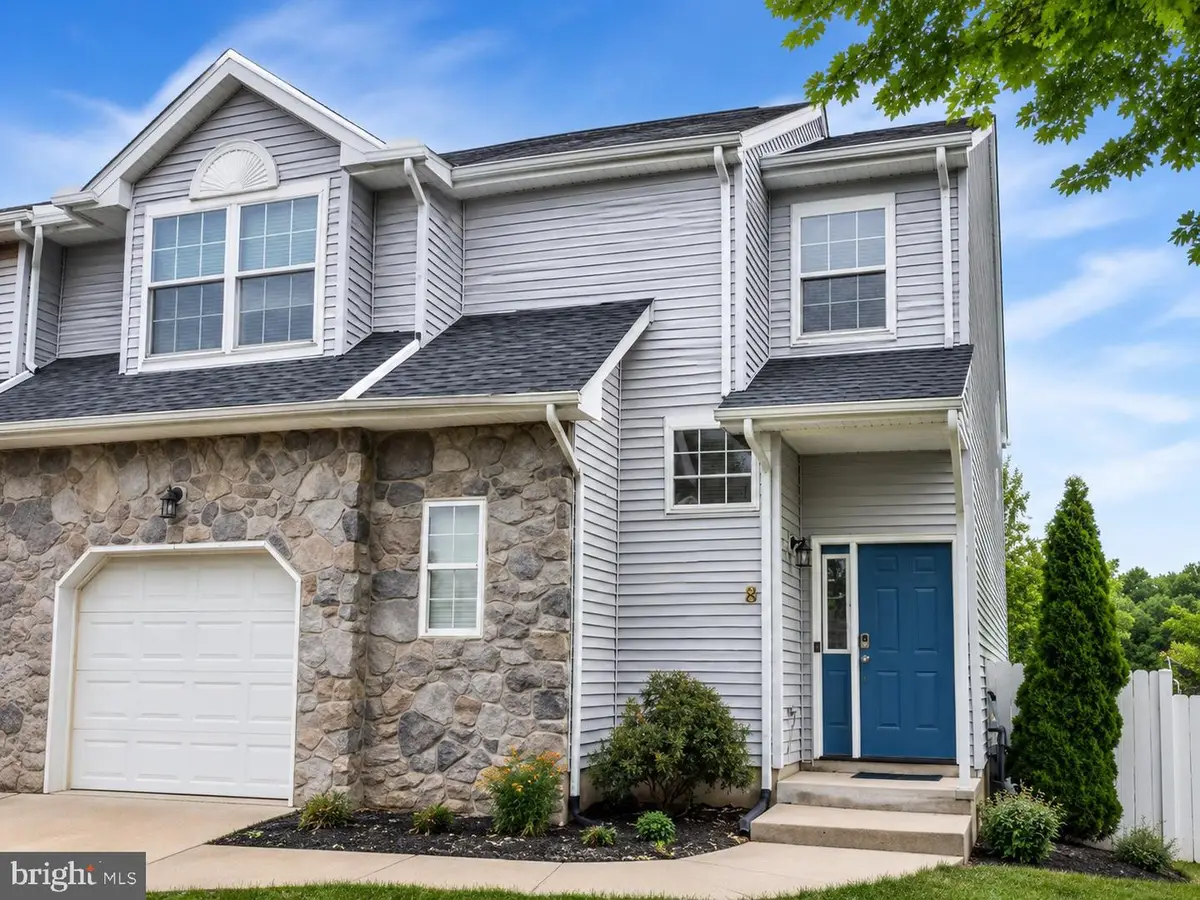 8 Bonnie Ct, Lawrence, NJ 08648 - #1
