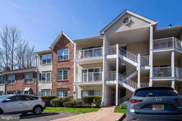 27 Chambord Ct, HAMILTON, NJ 08619