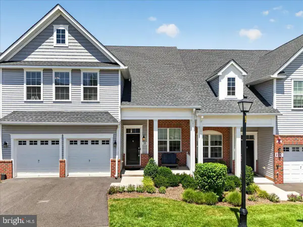 33 Tucker Way, PENNINGTON, NJ 08534