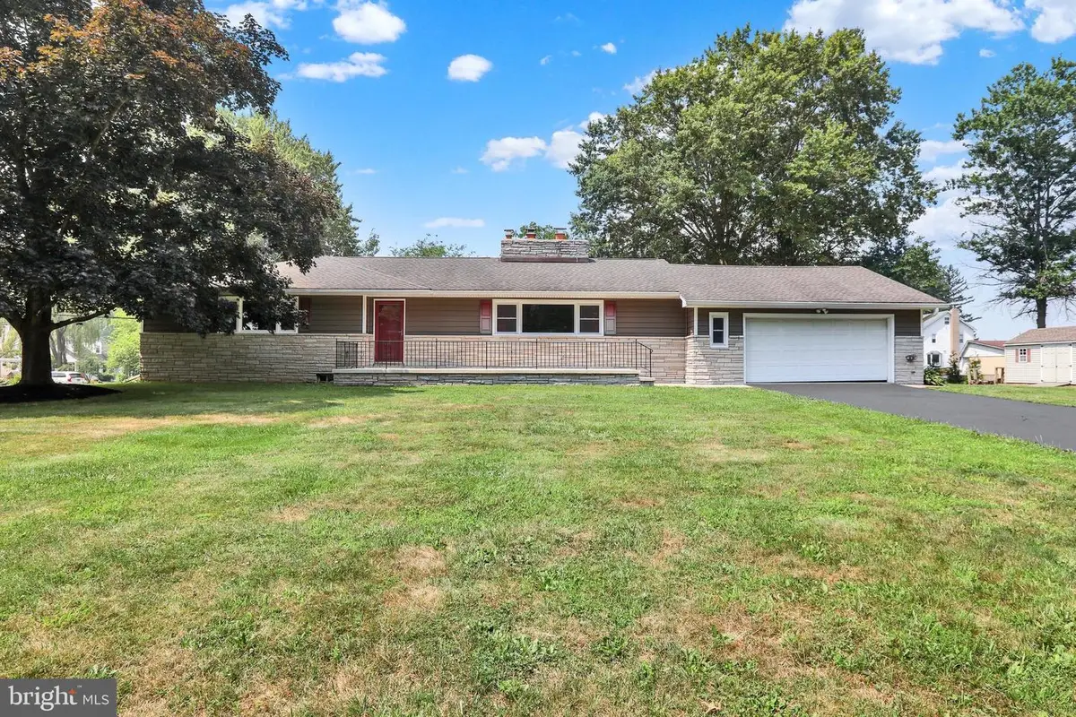 3 Woodcliffe Dr, Robbinsville, NJ 08690 - #1