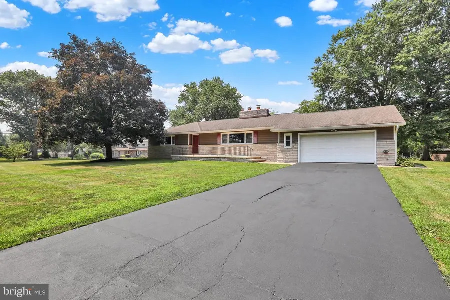 3 Woodcliffe Dr, Robbinsville, NJ 08690 - #2