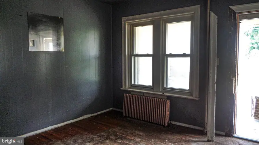 25 Sanford St, Trenton, NJ 08618 - #3