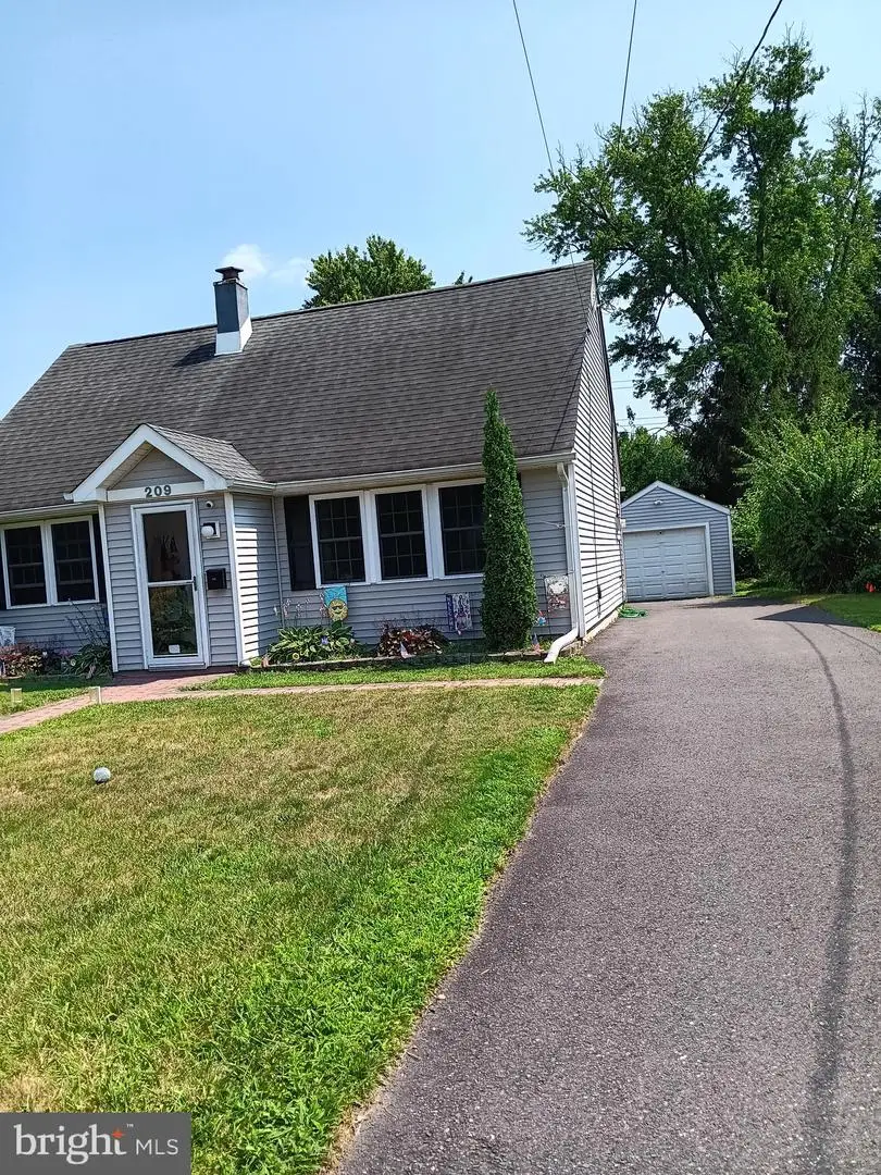 209 Eaton Ave, Hamilton, NJ 08619 - #2