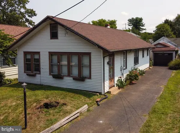 40 Lansing Ave, HAMILTON, NJ 08619