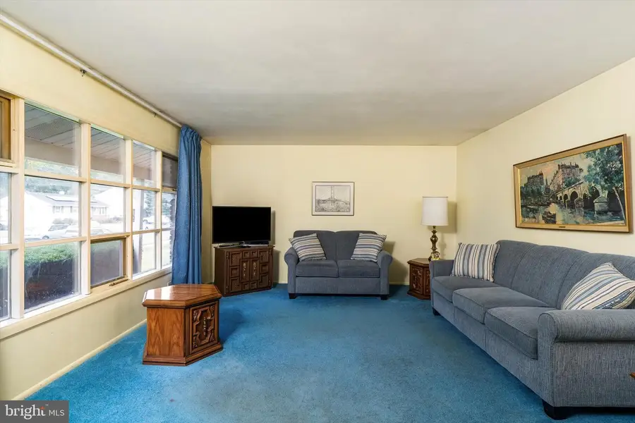 25 Black Pine Dr, Hamilton, NJ 08610 - #3