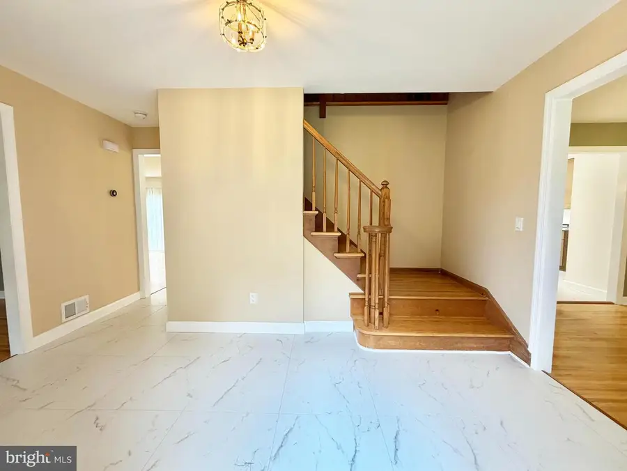 8 Evans Dr, West Windsor, NJ 08550 - #2