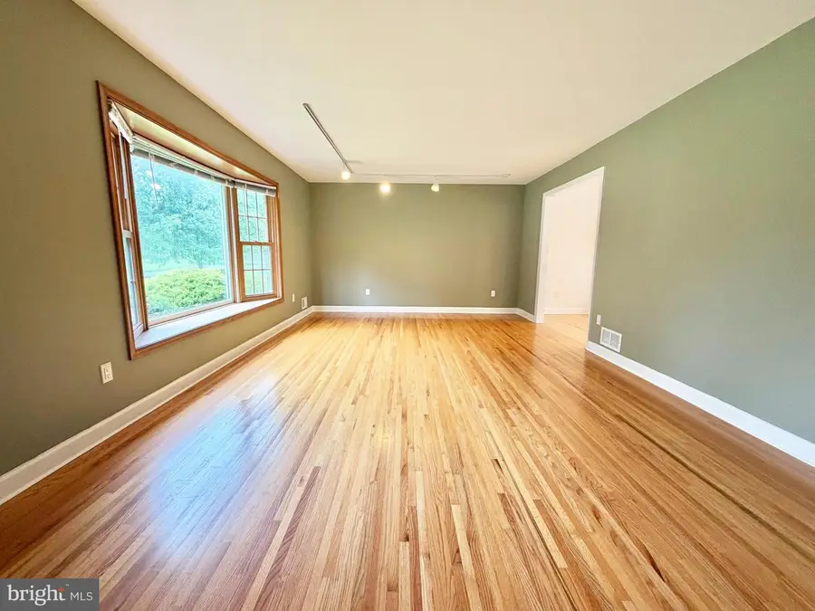 8 Evans Dr, West Windsor, NJ 08550 - #3
