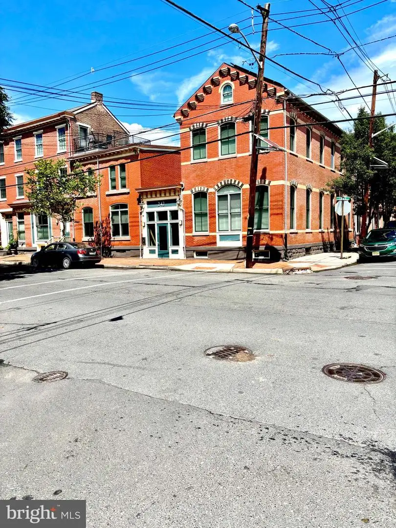 242 Centre St #4, Trenton, NJ 08611 - #1