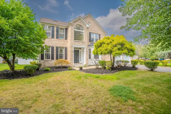 15 Inverness Ln, EAST WINDSOR, NJ 08520