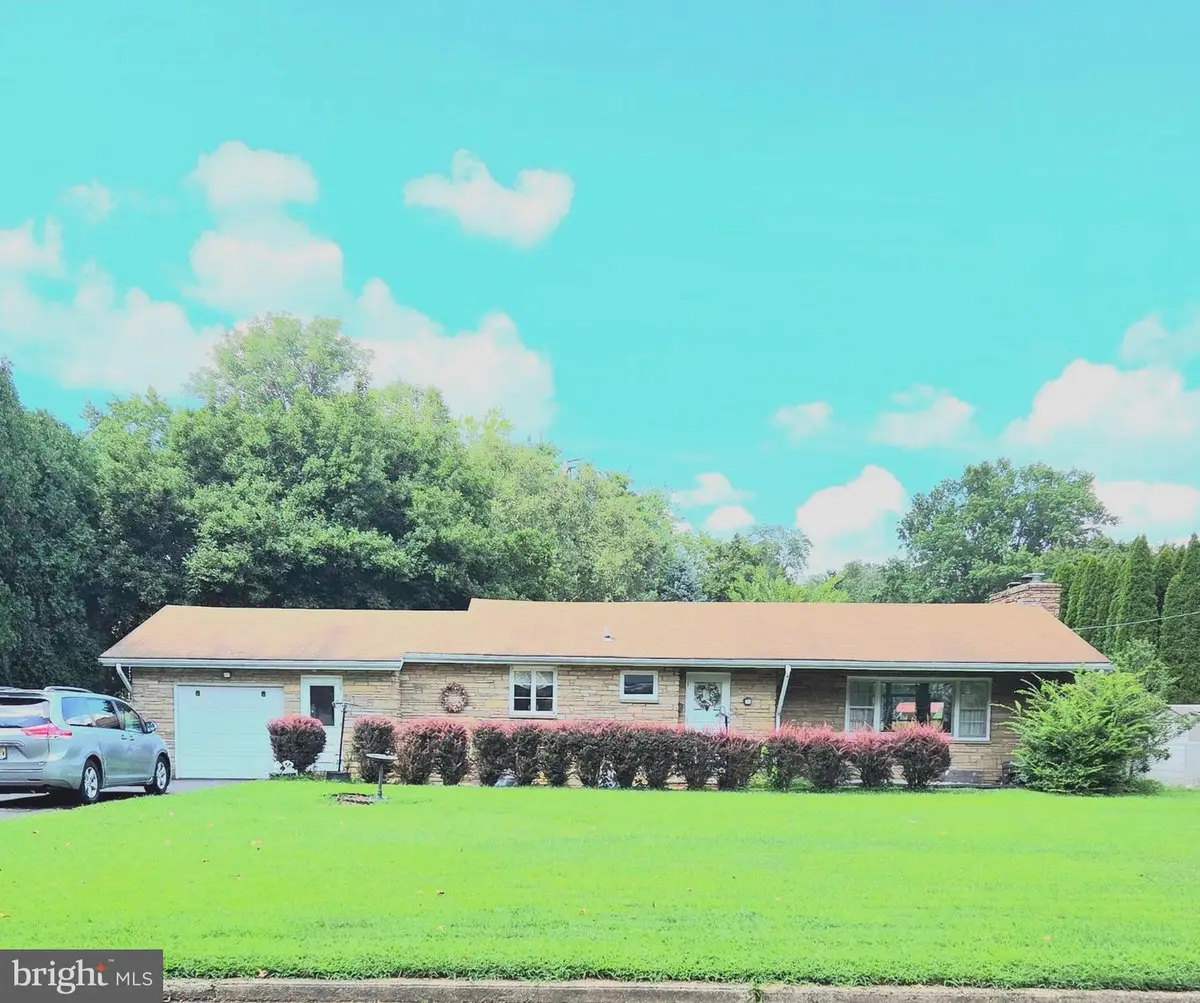 18 Diane Dr, Trenton, NJ 08628 - #1