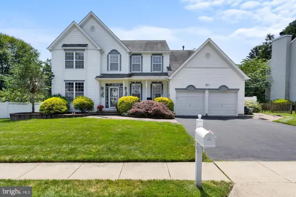 35 Dark Leaf Dr, HAMILTON, NJ 08610