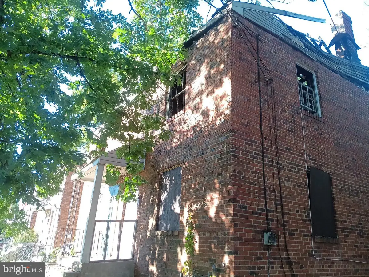 330 Oakland St, Trenton, NJ 08618 - #1