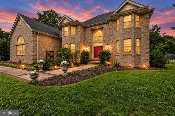 15 Scenic Dr, EWING, NJ 08628