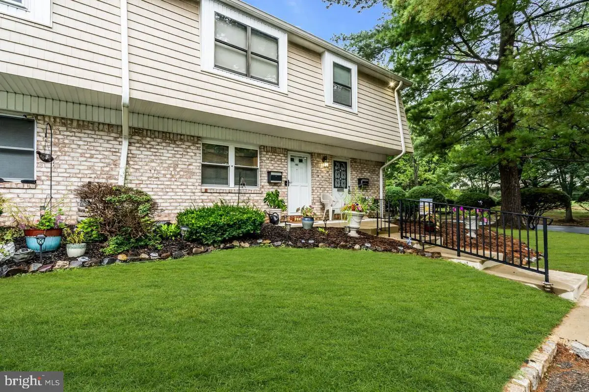 402 Silver Ct, Hamilton, NJ 08690 - #1