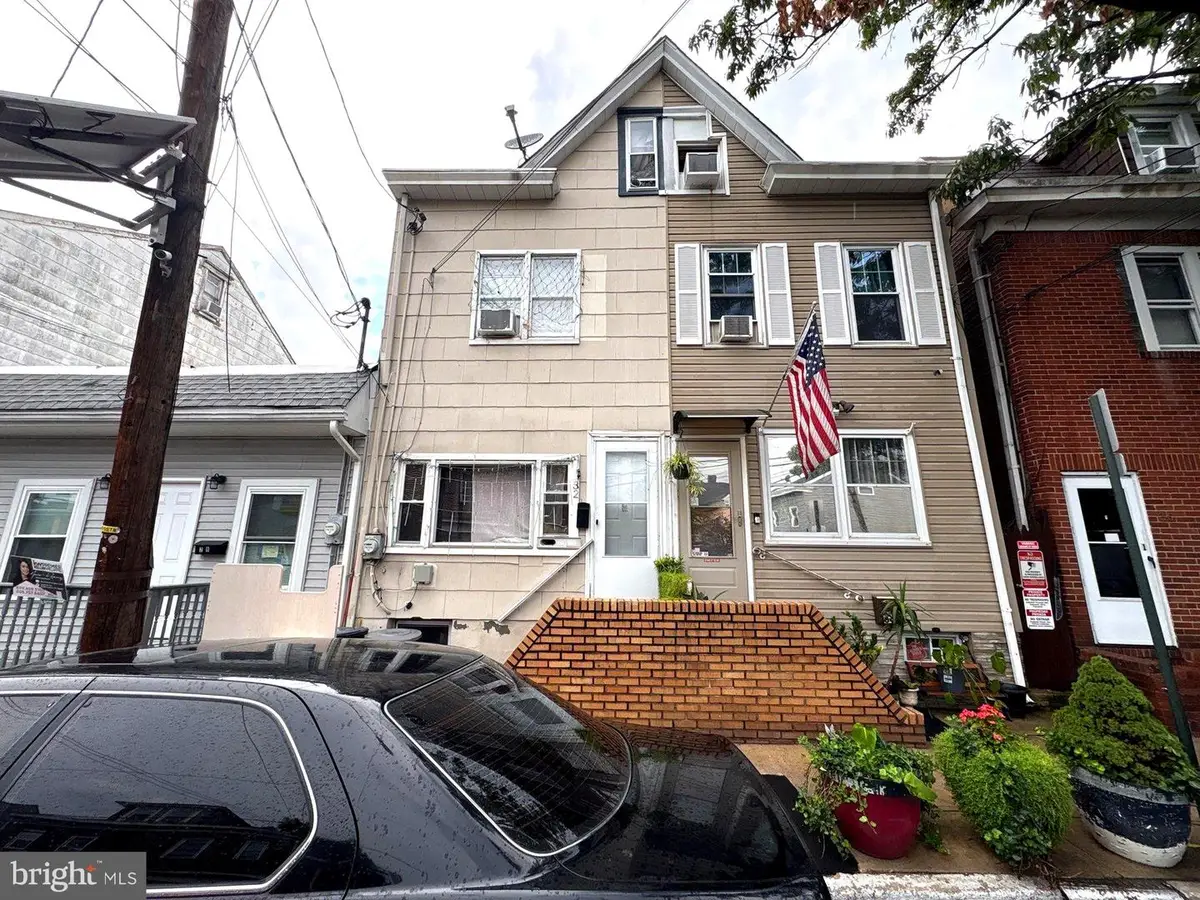 32 Elm St, Trenton, NJ 08611 - #1