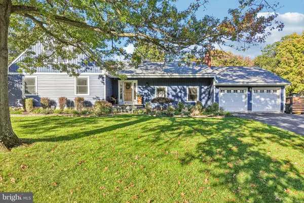 2 Beechcroft Dr, EAST WINDSOR TWP, NJ 08520