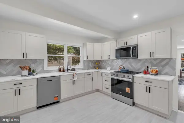 52 Betts Ave, LAWRENCEVILLE, NJ 08648