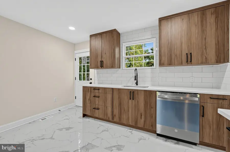 2 Pershing Ave, Ewing, NJ 08618 - #3