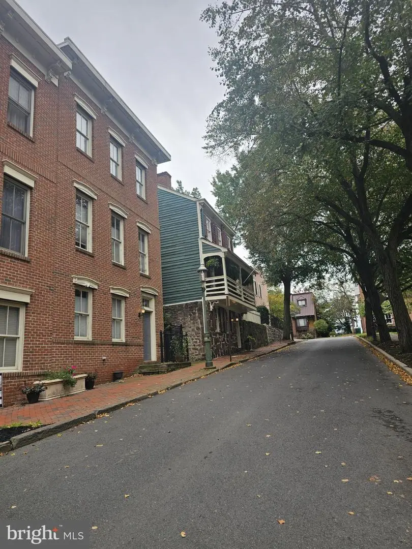 49 Livingston St, Trenton, NJ 08611 - #2