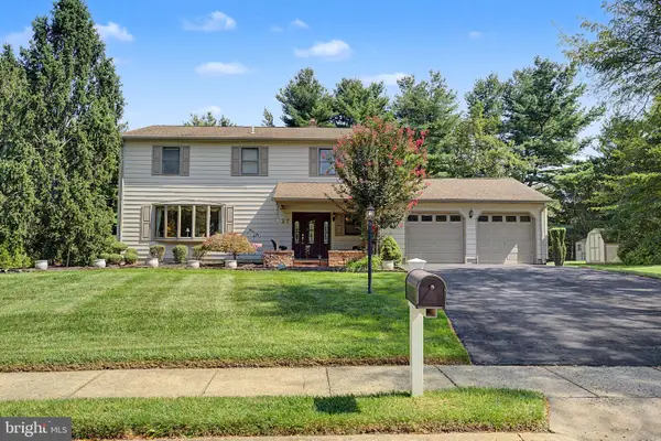 27 Crestwood Dr, HAMILTON, NJ 08690