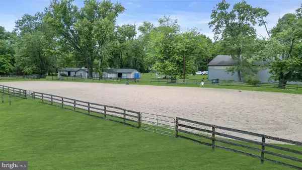 14 Maxim Rd, HOWELL, NJ 07731