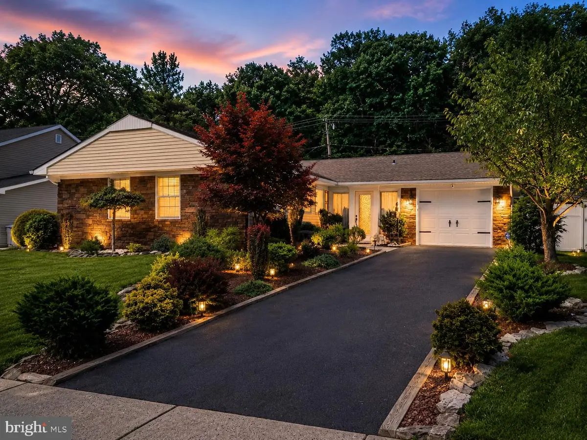 11 Inwood Pl, Aberdeen, NJ 07747 - #1