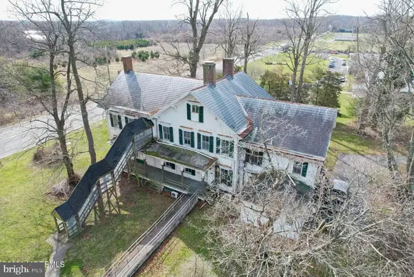 184-186 State Hwy, HOLMDEL, NJ 07733
