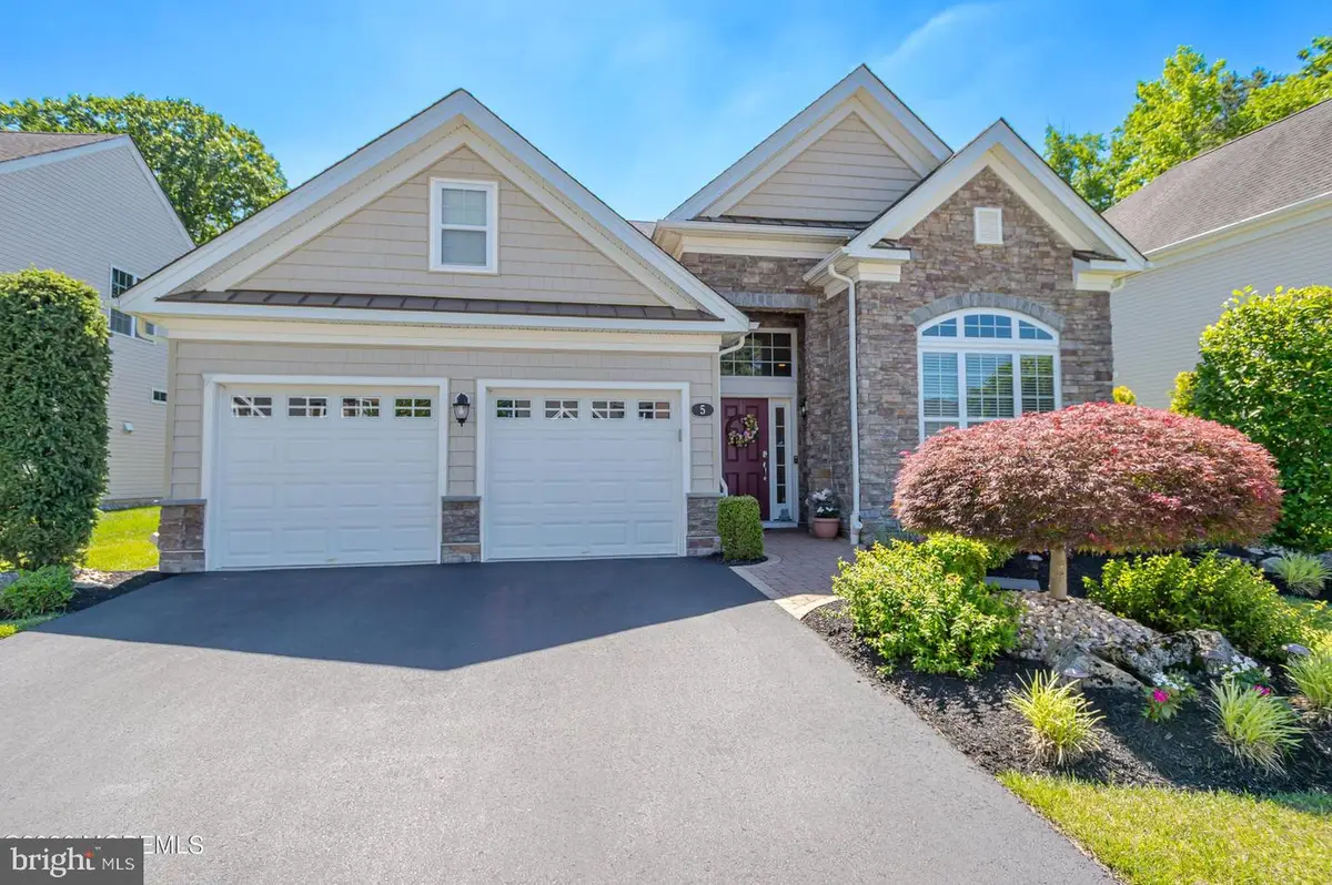5 Tree Line Dr, Freehold, NJ 07728 - #1