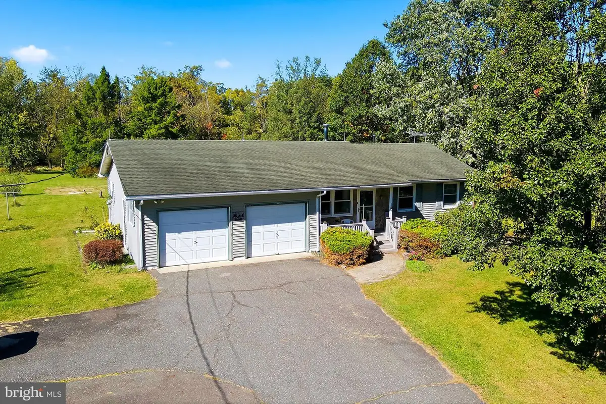 32 Arneytwn Hornerstwn Rd, Cream Ridge, NJ 08514 - #1
