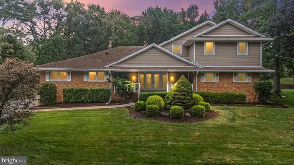 29 Remington Dr, EDISON, NJ 08820