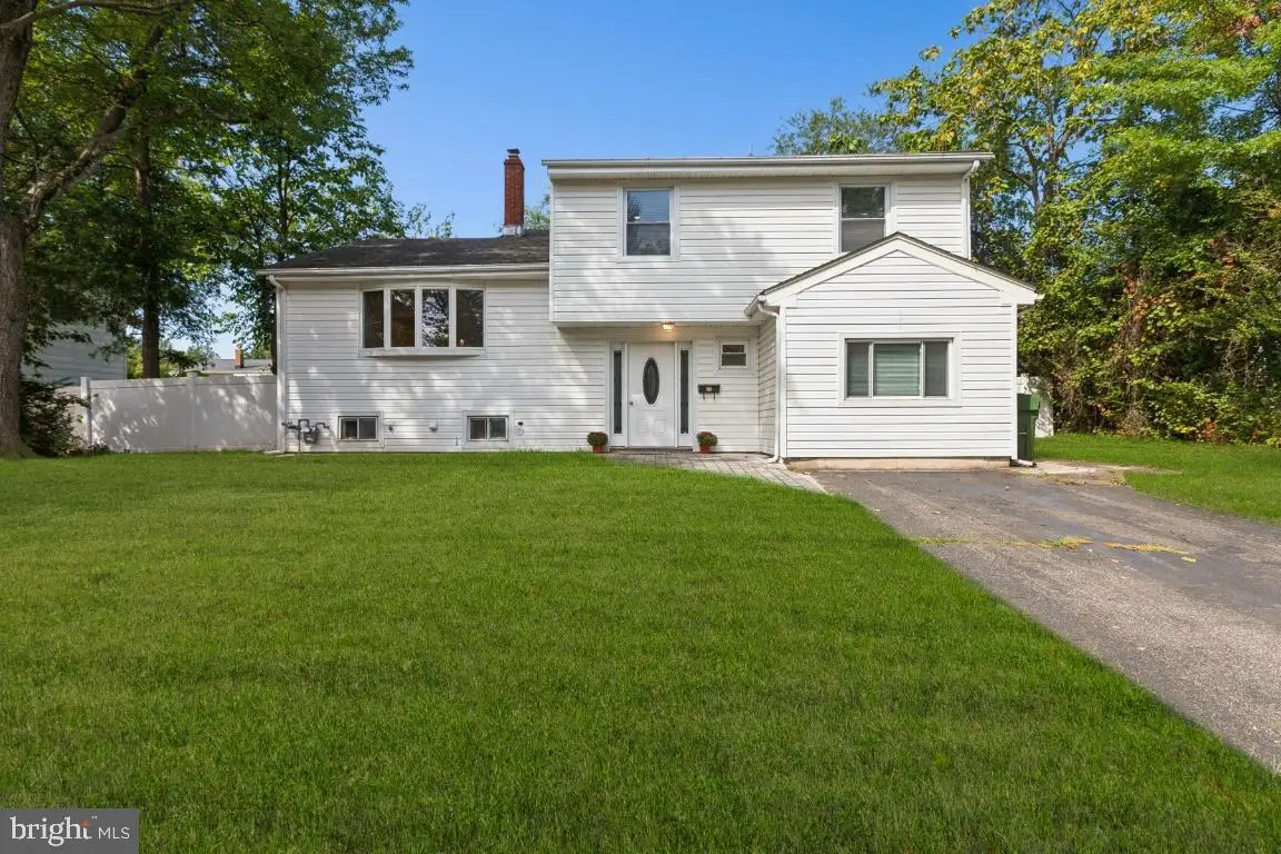 5 Waverly Dr E, Edison, NJ 08817 - Image #1