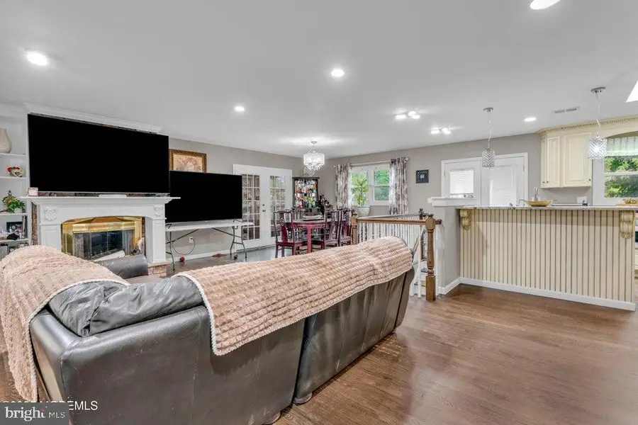 25 Eileen Way, Edison, NJ 08837 - Image #3