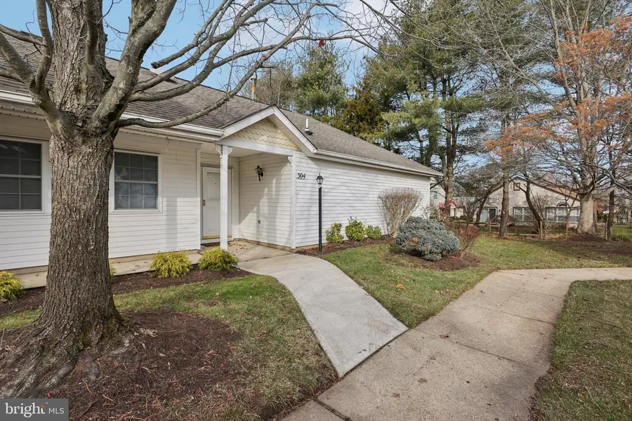 304 Waxwing Dr, Monroe Township, NJ 08831 - Image #3